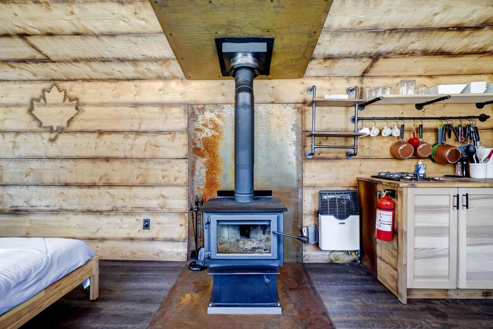 Your Cozy Cabin Retreat Saint-Remi-d'Amherst Zewnętrze zdjęcie